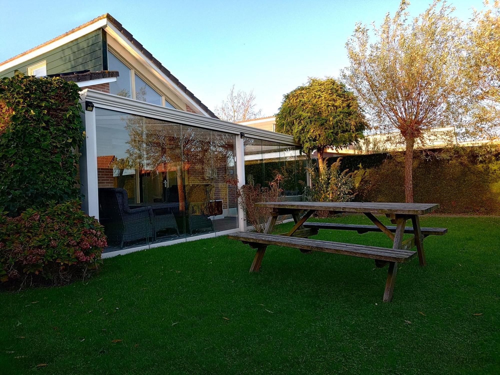 Vakantiewoning Met Serre En Airconditioning Tzummarum Exterior foto